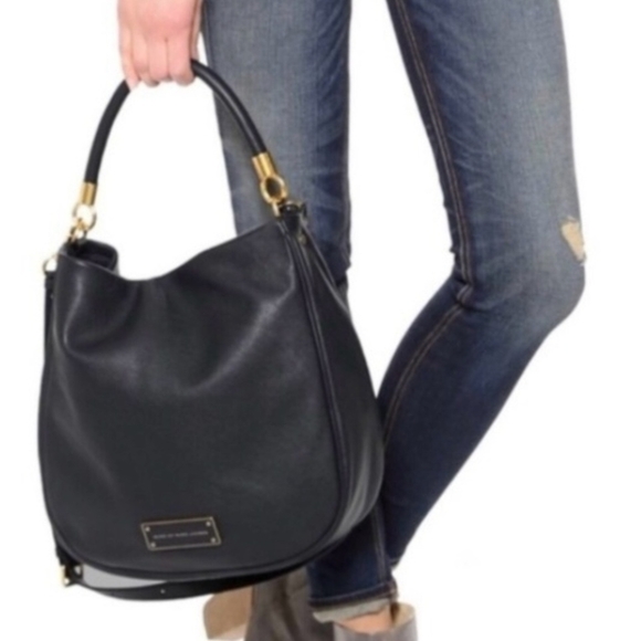 Marc Jacobs Handbags - Marc Jacobs Too Hot To Handle Hobo handbag shoulder bag ( Excellent Cond)